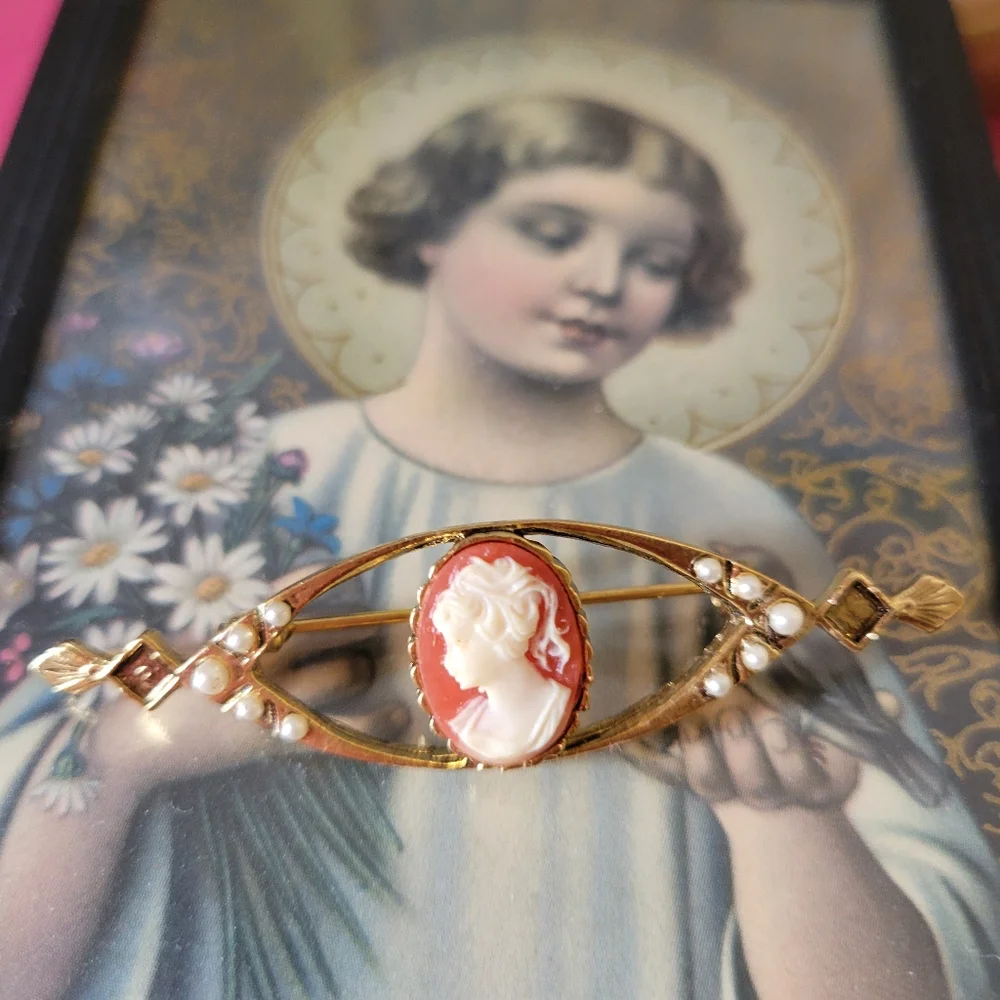 Cameo Brooch Faux Pearls Gold-tone ~ Pretty Vintage Look